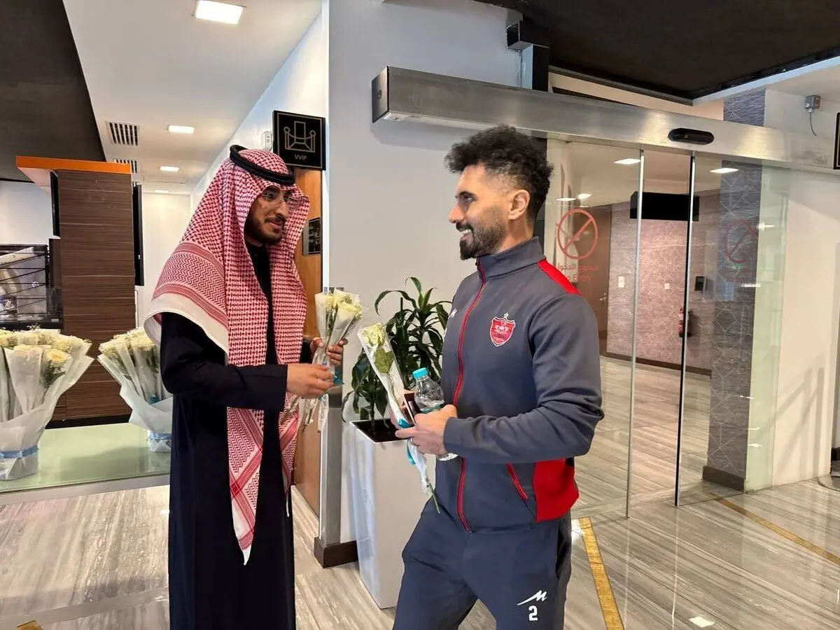 (عکس)استقبال از پرسپولیس در عربستان با گل رز