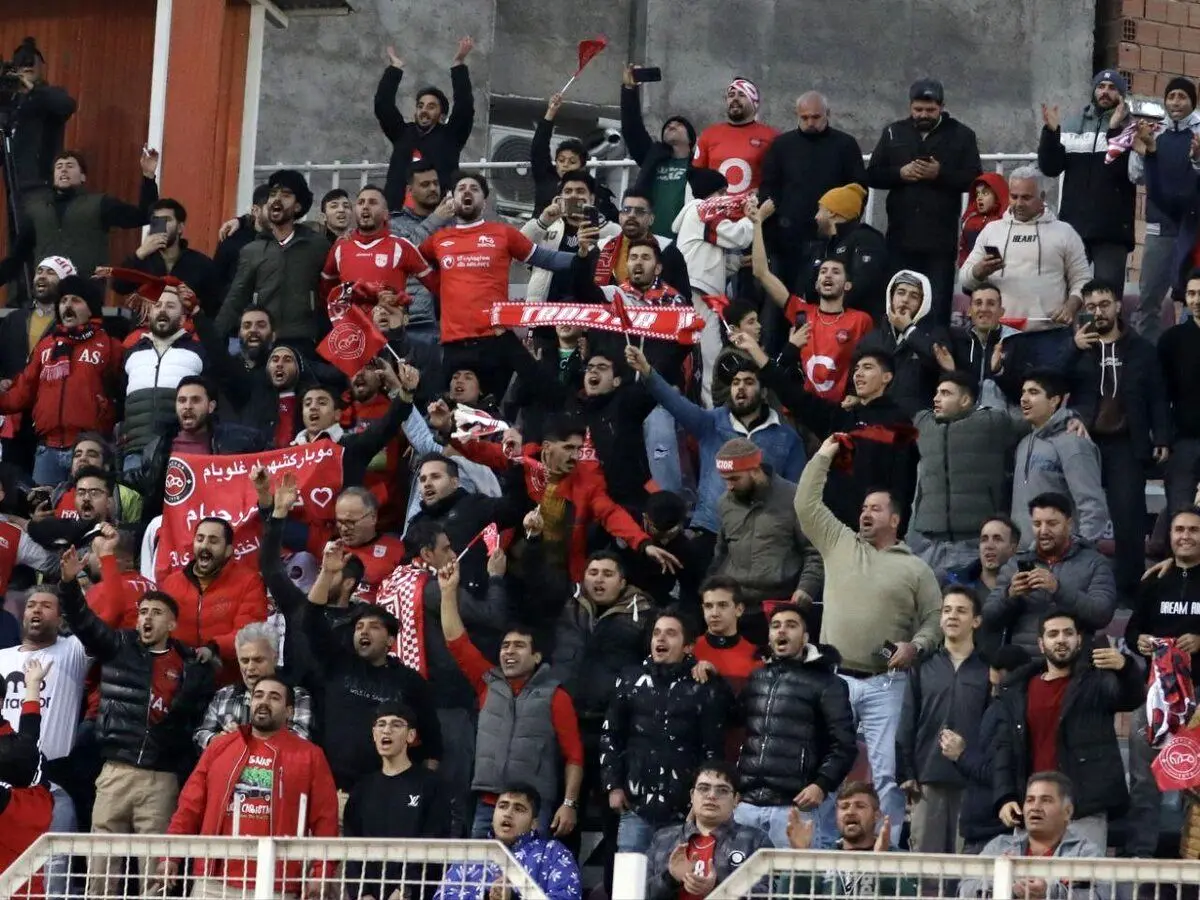 حمله هواداران تراکتور به پرسپولیس با شعار و الفاظ تند
