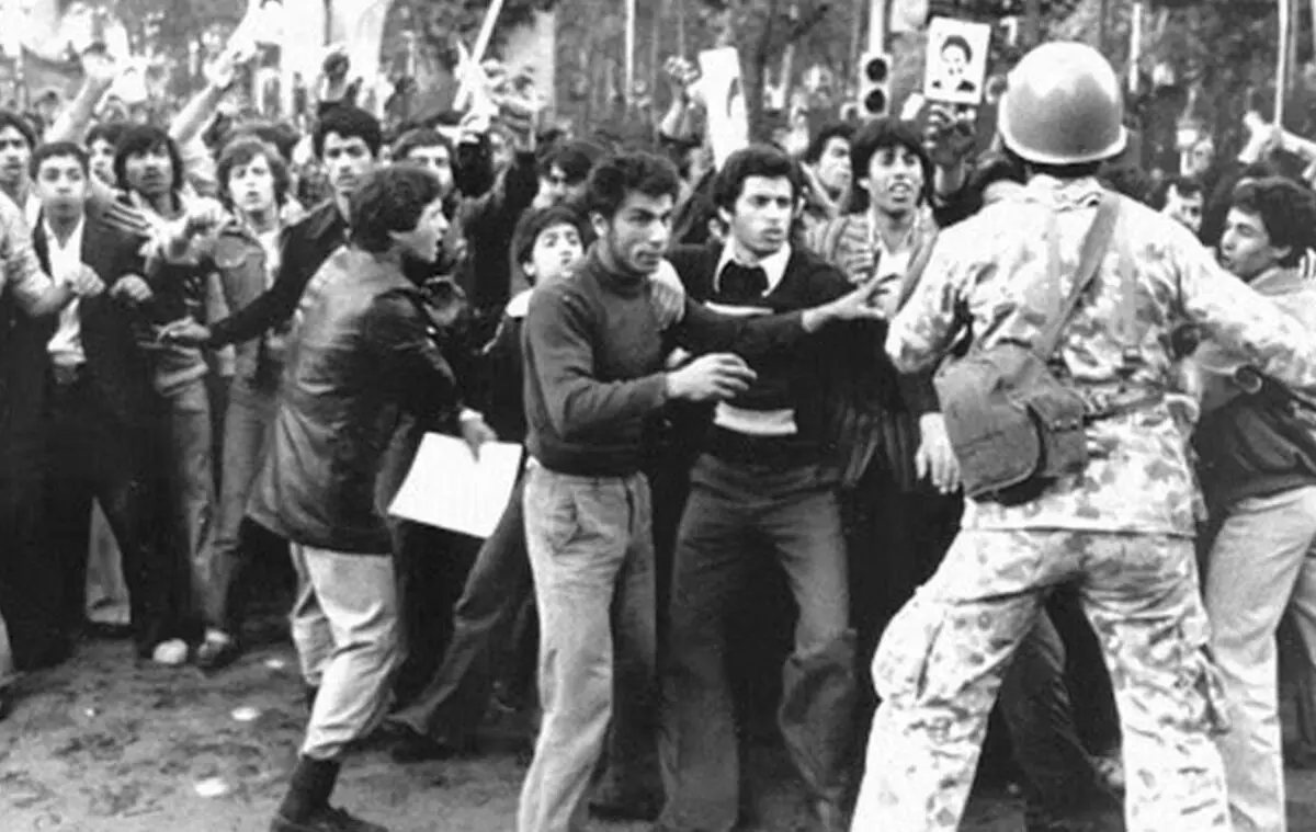 (عکس) نفتی‌ها در تظاهرات انقلابی