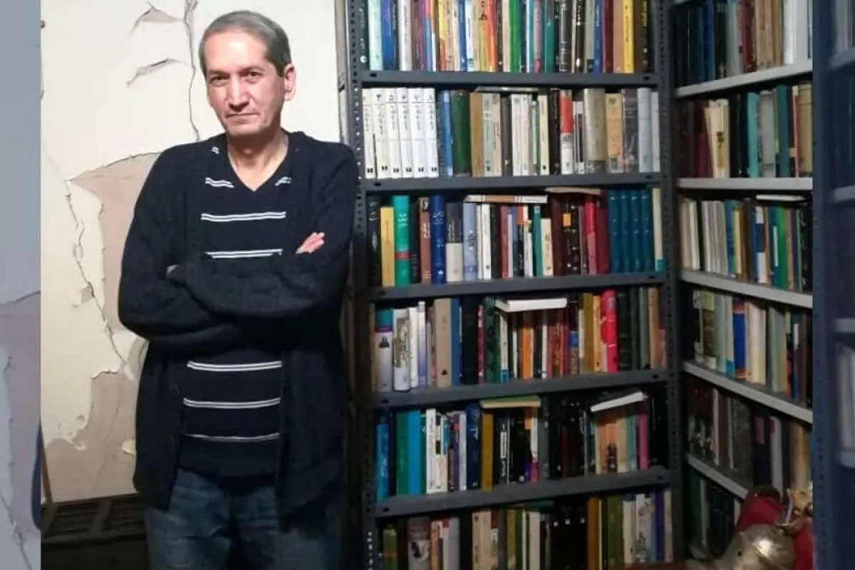 تصاویری از کتابخانه شخصی دکتر حاتم قادری