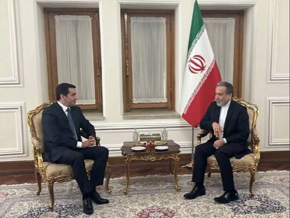 دیدار و رابزنی عراقچی و دستیار الهام علی‌اف