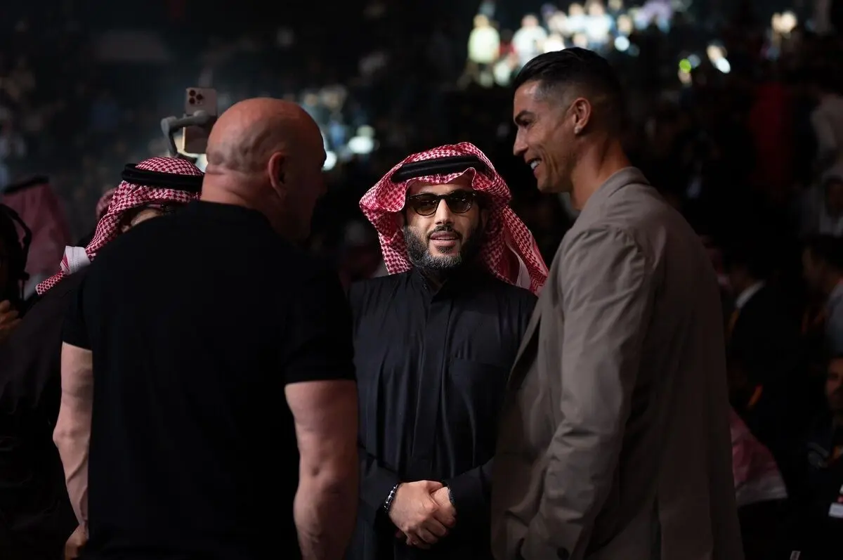 (ویدئو) حضور رونالدو و ترکی آل‌شیخ در رقابت‌های رزمی جشنواره ریاض