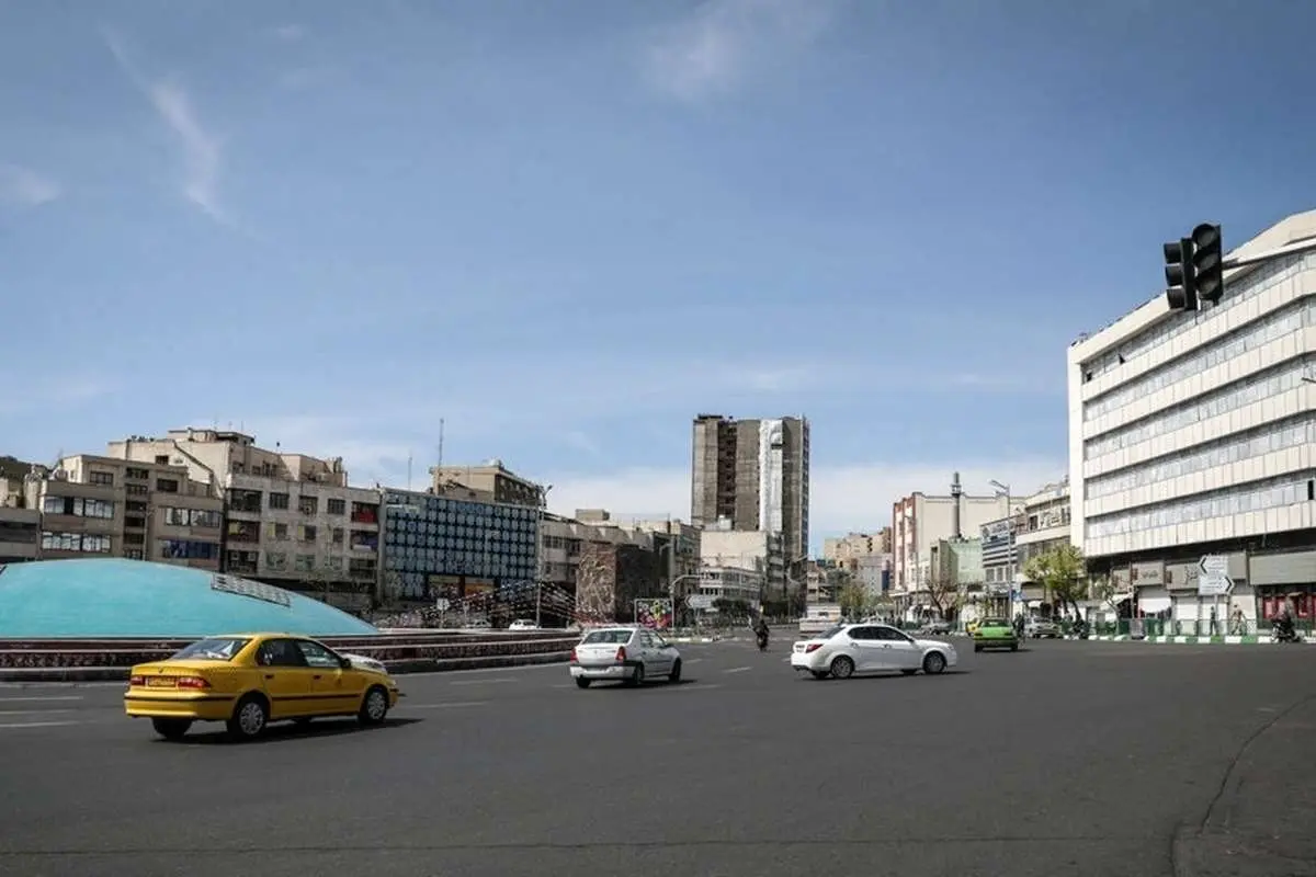 (تصویر) رونمایی از دیوارنگاره میدان انقلاب در دهه فجر