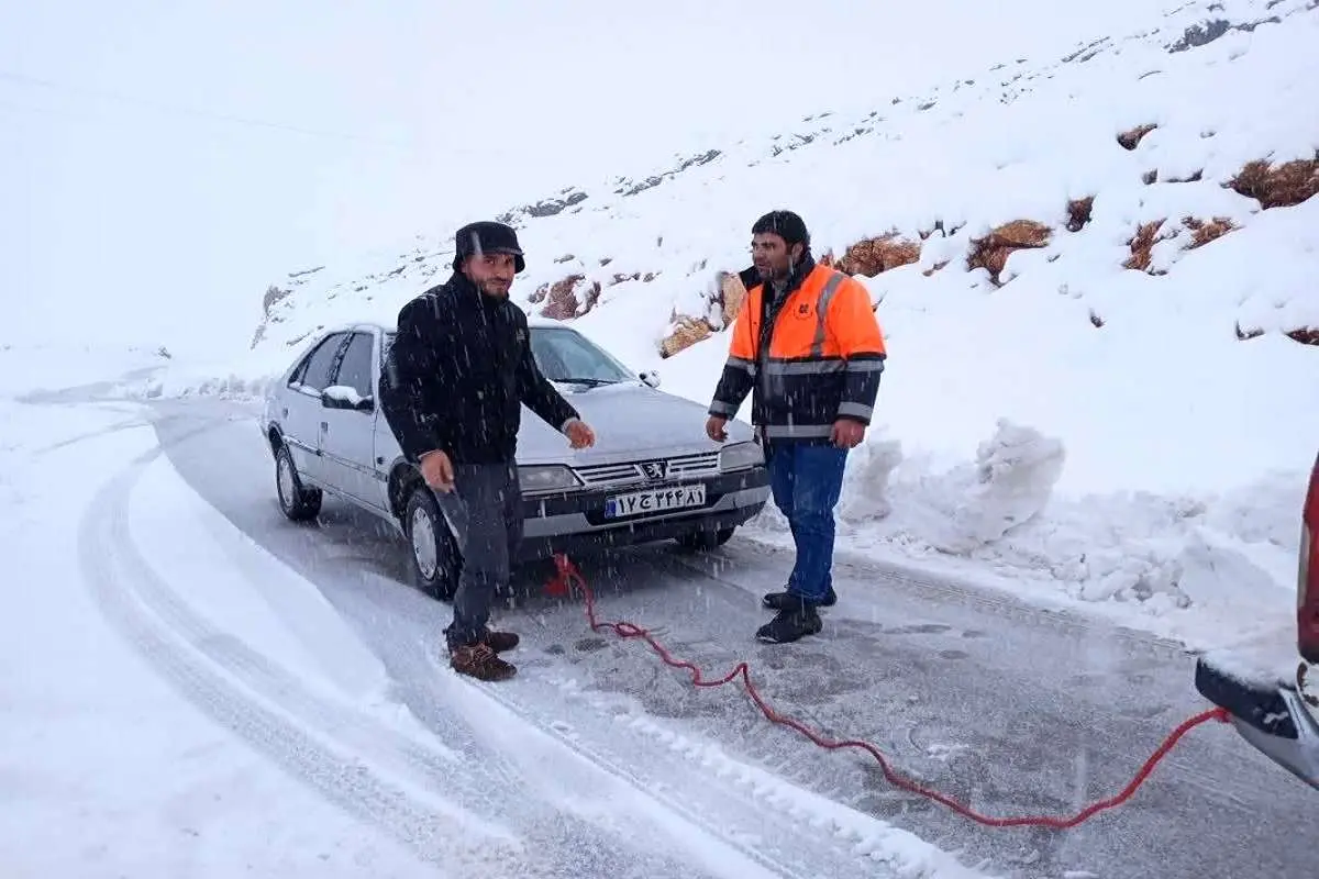 (ویدئو) بارش سنگین برف در گردنۀ شاه منصوری کوهرنگ