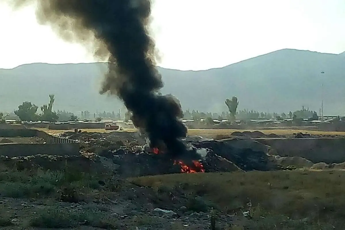 (ویدئو) ستون دود ناشی از زباله‌سوزی در آسمان رباط‌کریم