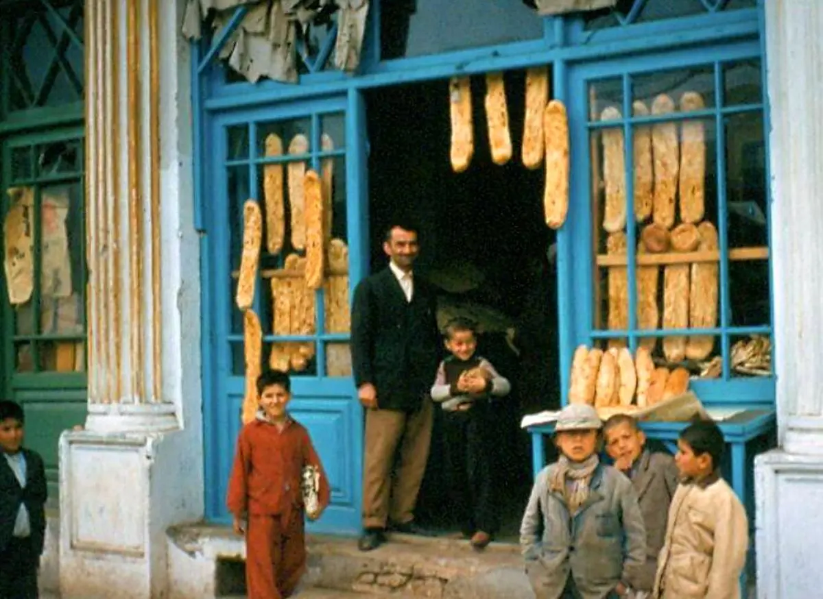 (عکس) اولین روز پخت نان بربری ماشینی در تهران