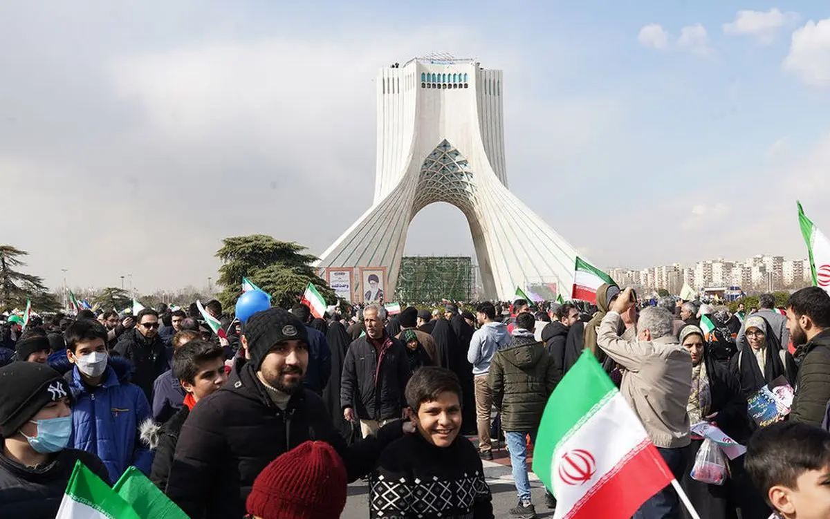 (تصویر) نمایش توان موشکی کشور در میدان آزادی