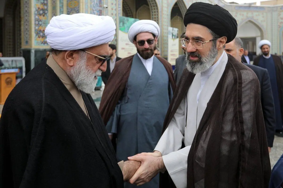 حجت الاسلام مجتبی خامنه‌ای در راهپیمایی ۲۲ بهمن