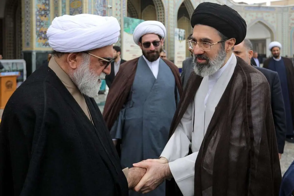 حجت الاسلام مجتبی خامنهای در راهپیمایی ۲۲ بهمن