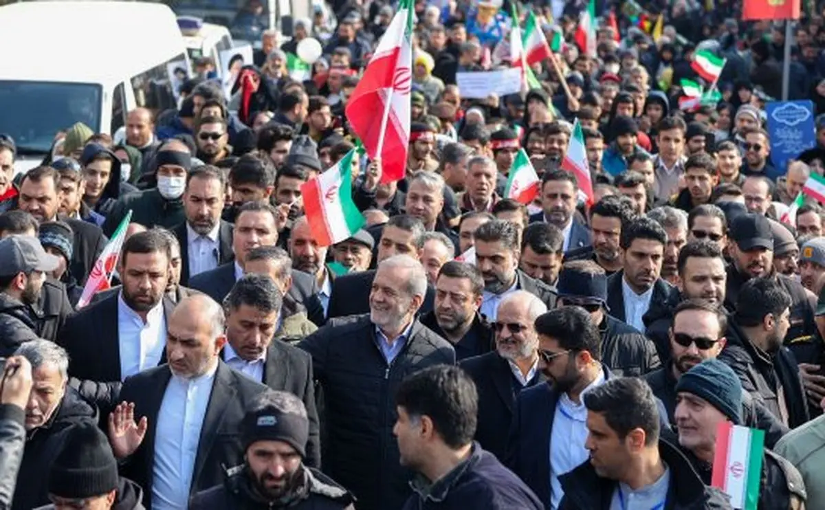 بازگشت رئیس‌جمهور از راهپیمایی ۲۲ بهمن با مترو