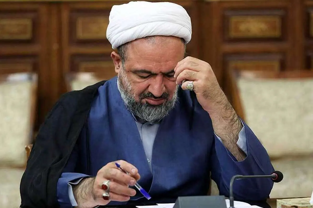 (ویدیو) رسایی : هرکس حرف از مذاکره زد ، بی شرف است