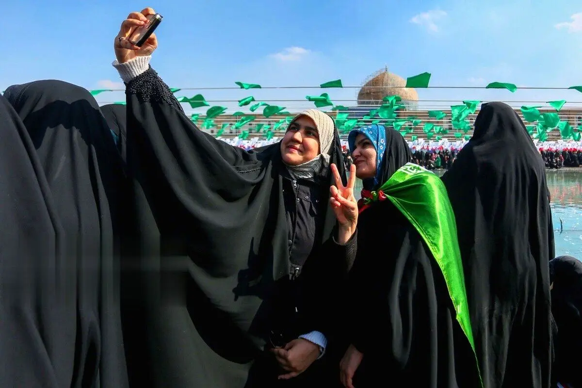 (تصاویر) راهپیمایی بیست و دوم بهمن ۱۴۰۳ در سراسر ایران