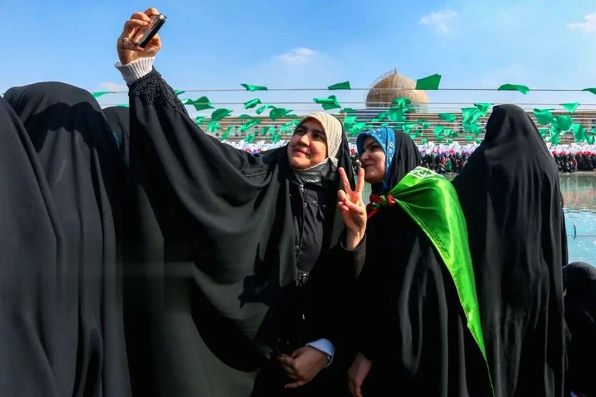 (تصاویر) راهپیمایی بیست و دوم بهمن ۱۴۰۳ در سراسر ایران