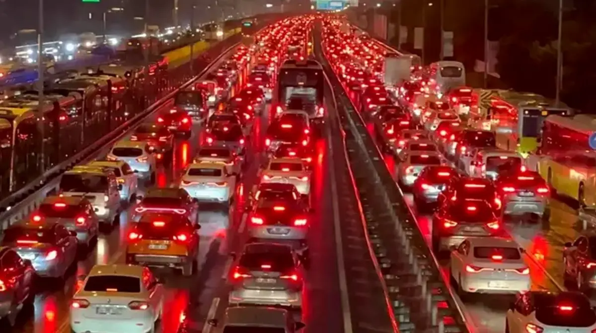 باران استانبول را قفل کرد