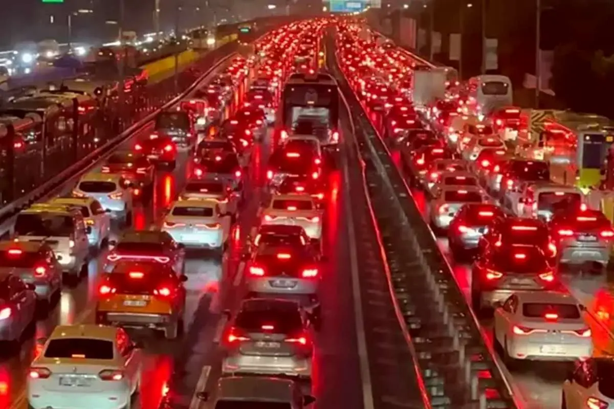 باران استانبول را قفل کرد