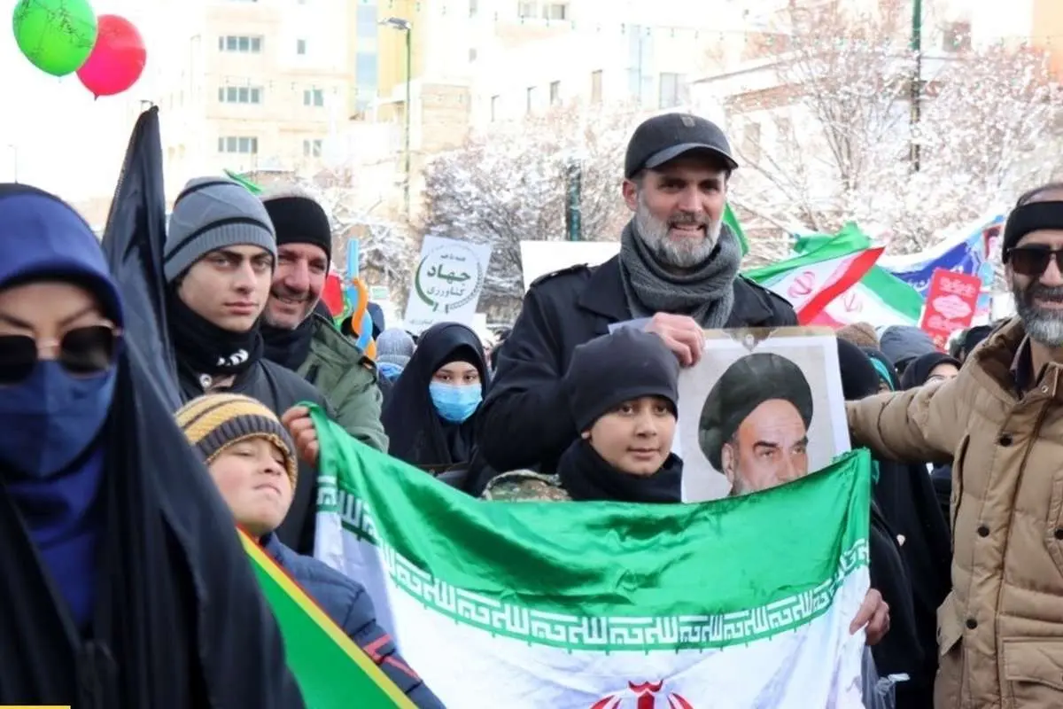 (تصاویر) مهاجرین افغانستانی مقیم مشهد در راهپیمایی ۲۲ بهمن