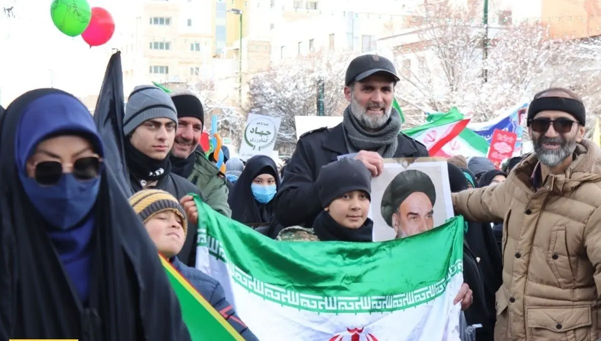 (تصاویر) مهاجرین افغانستانی مقیم مشهد در راهپیمایی ۲۲ بهمن