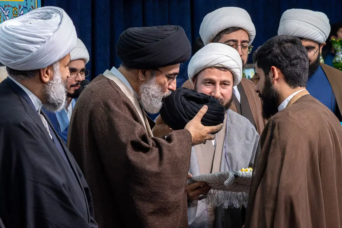 (تصاویر) عمامه گذاری طلاب در تهران