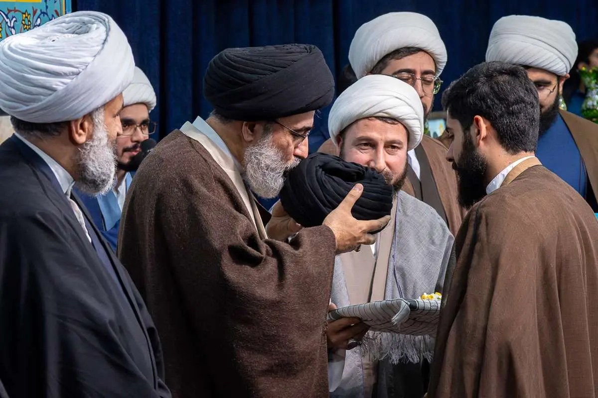 (تصاویر) عمامه گذاری طلاب در تهران