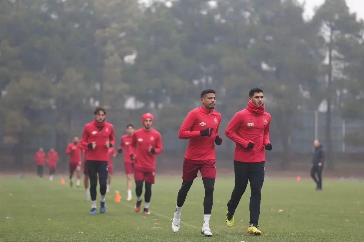 (عکس) استوری مشترک پرسپولیسی‌ها؛ با ناعدالتی‌ها می‌جنگیم