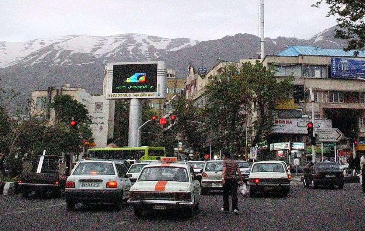 (تصاویر) سال ۱۳۵۳؛ تابلو‌های راهنمایی و رانندگی تهران سروته شد!
