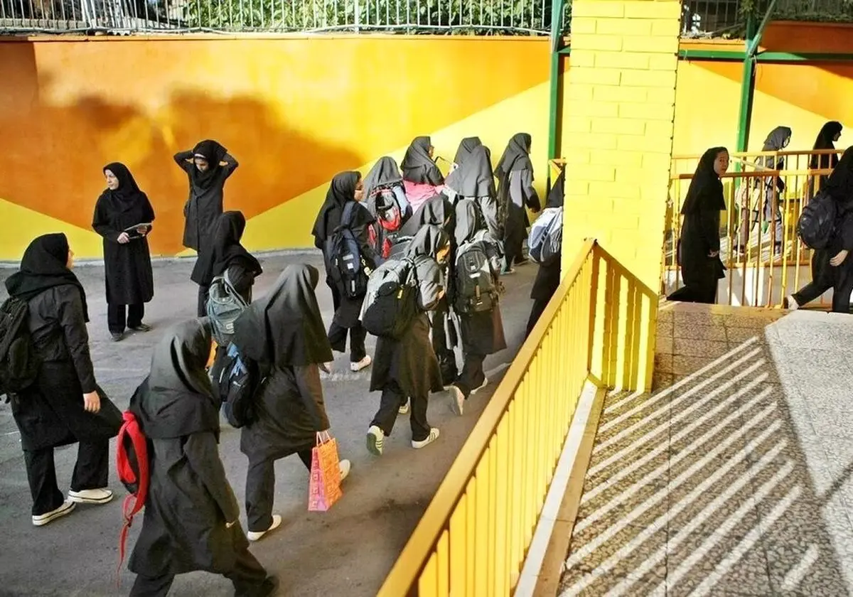 گازگرفتگی بیش از ۵۰ دانش آموز در مدرسه شاهین دژ