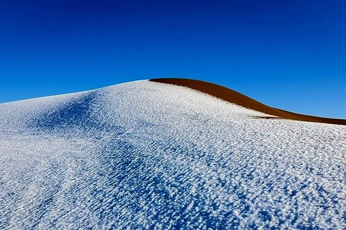 (ویدئو) بارش برف در کویر مرنجاب