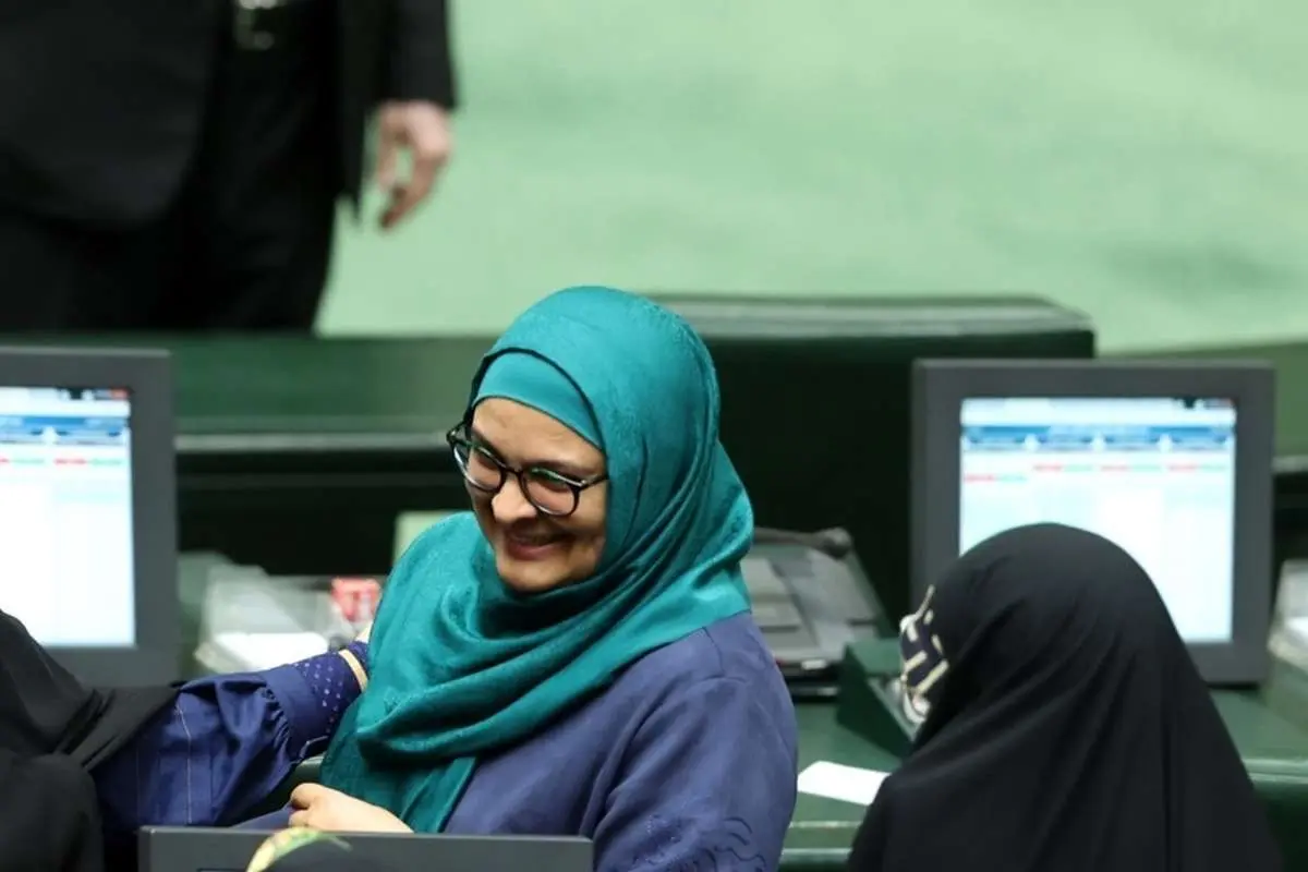(تصاویر) از دورهمی تا قرآن خوانی نمایندگان در جلسه علنی مجلس