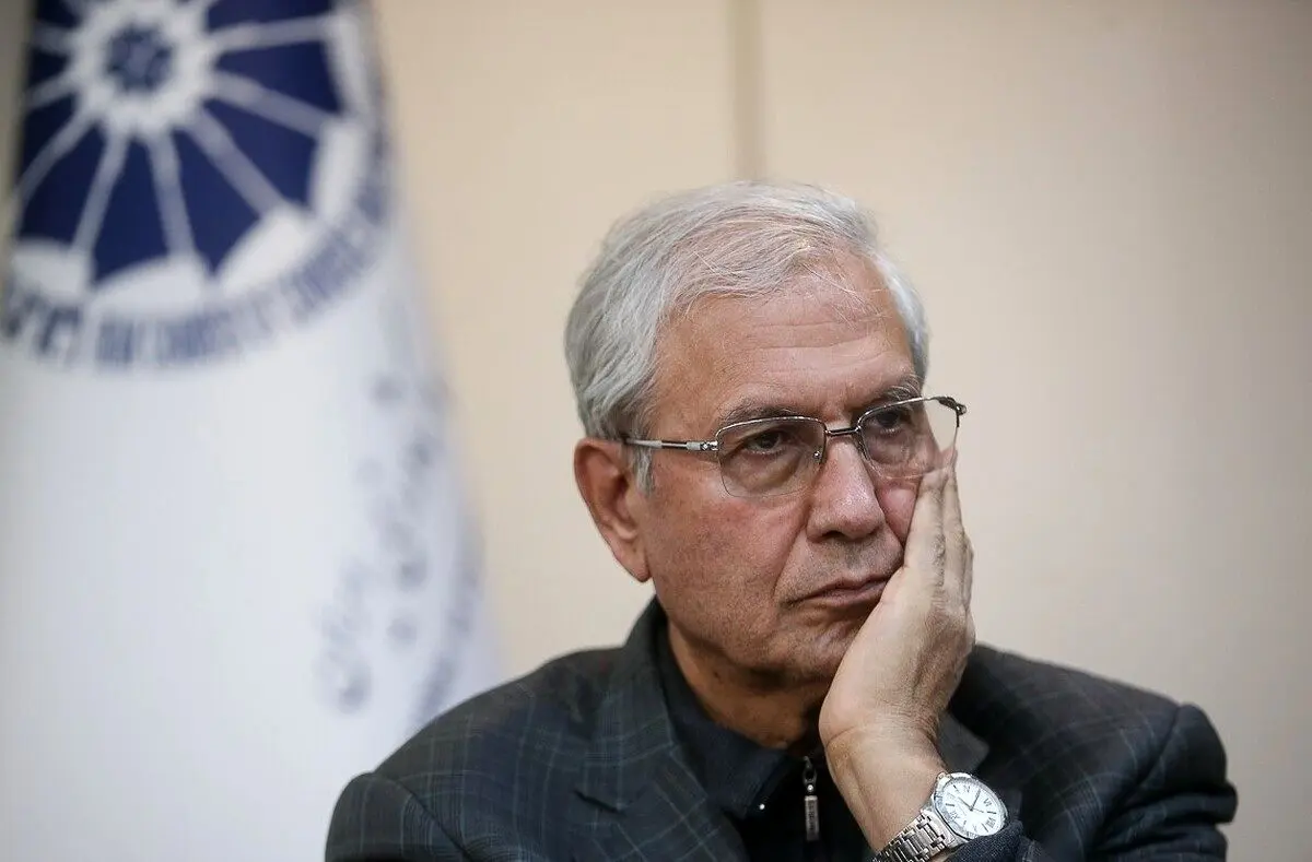 ربیعی، دستیار پزشکیان: یک جریان نمایندگی نسل انقلاب را به اسم خود سند زده‌اند