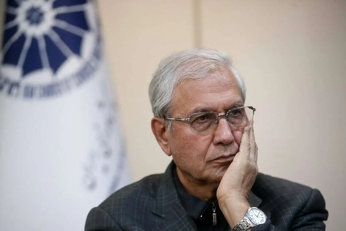 ربیعی، دستیار پزشکیان: یک جریان نمایندگی نسل انقلاب را به اسم خود سند زده‌اند