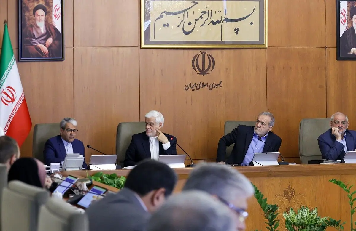 موضع جدید کیهان؛ حمله به دولت به جز پزشکیان!