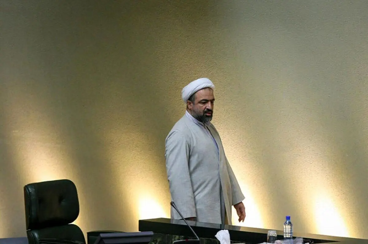 زیدآبادی خطاب به رسایی: ترامپ به جای خود، خودت چی؟