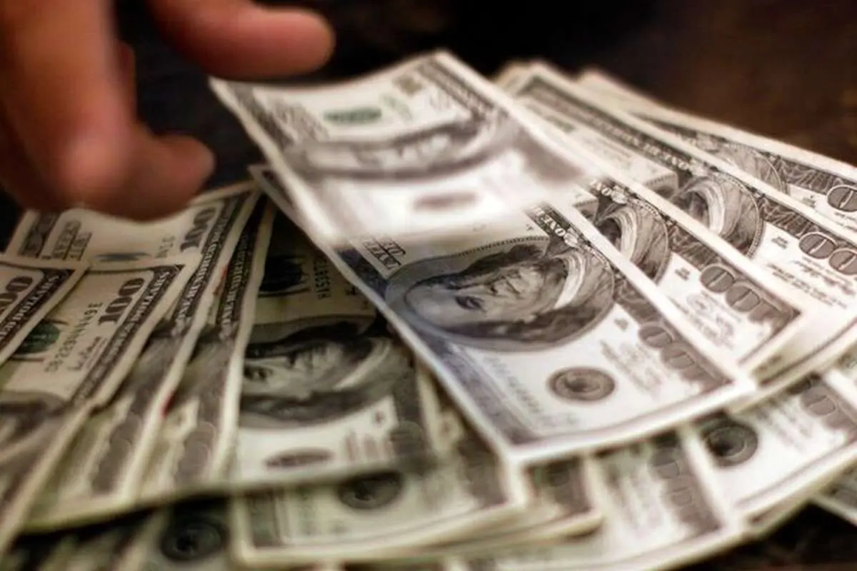 دلار در بازار جهانی عقبنشینی کرد