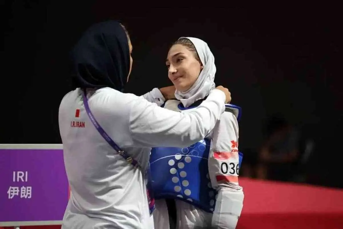 (عکس) تمجید مبینا نعمتزاده از سرمربی تیم ملی تکواندو