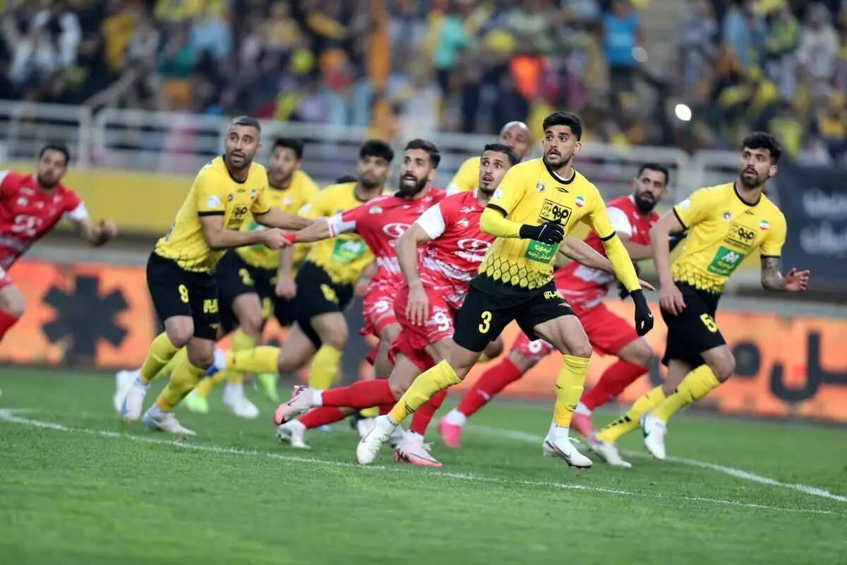 (ویدیو) ورود بازیکنان سپاهان و پرسپولیس به نقش جهان
