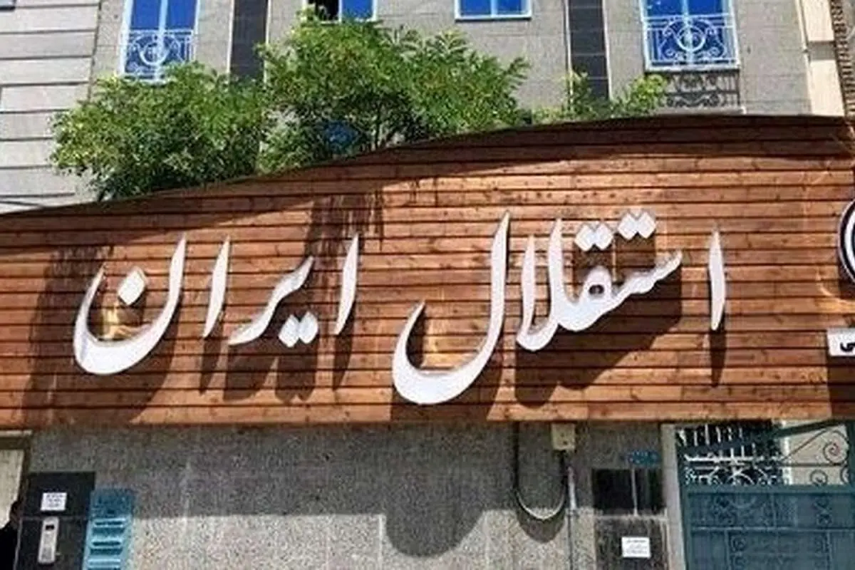 مربی استقلال را با نظرسنجی انتخاب نکنید!