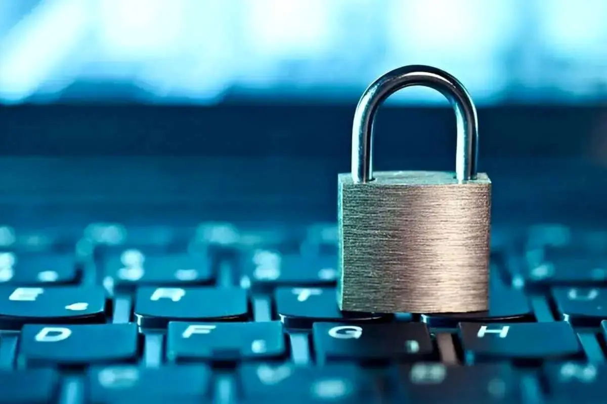 عباسعبدی درمورد رفع فیلترینگ: هیچ بهانهای پذیرفته نیست