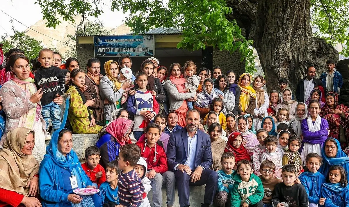 (عکس) بیعت با امام پنجاهم شیعیان اسماعیلی