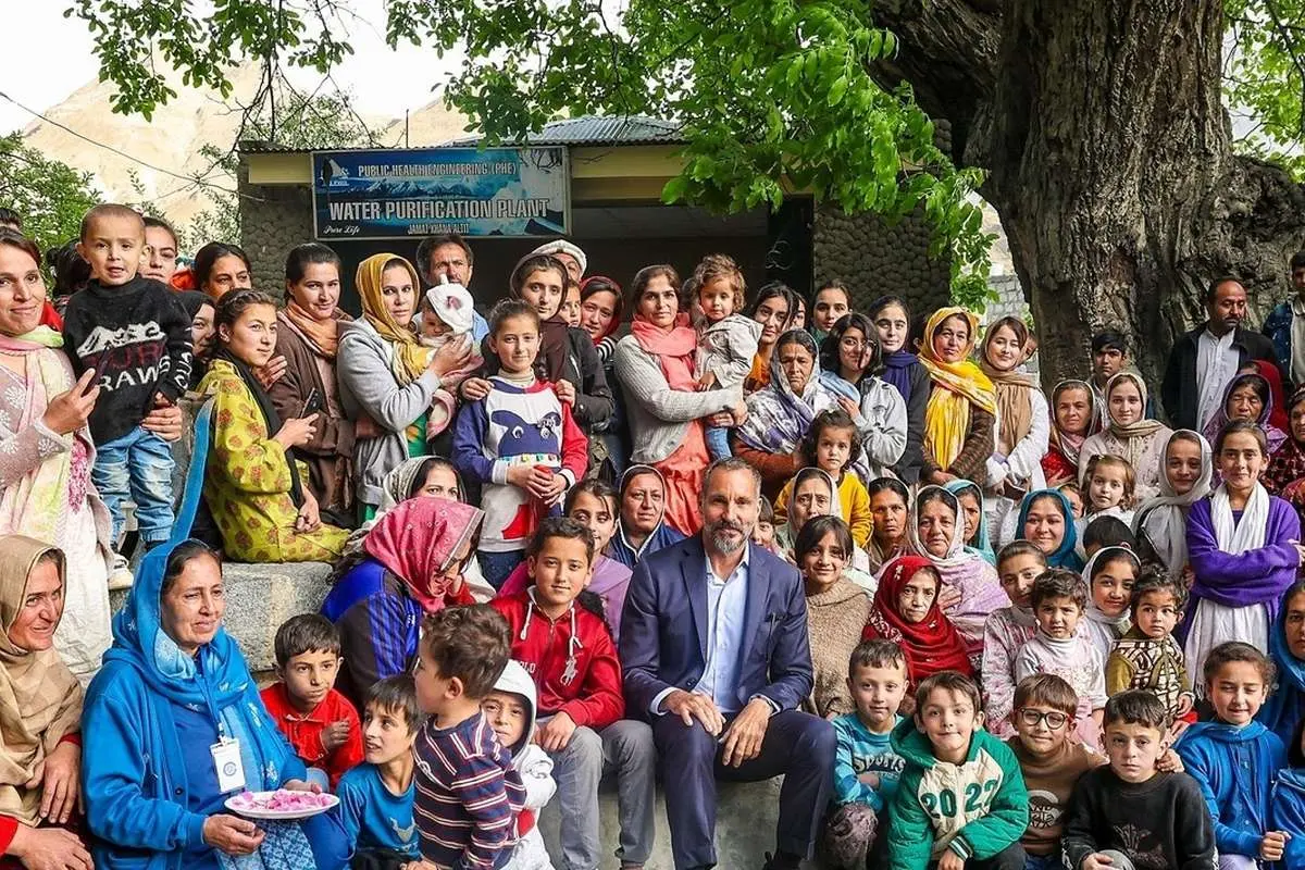 (عکس) بیعت با امام پنجاهم شیعیان اسماعیلی