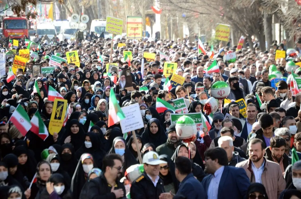 روزنامه جمهوری اسلامی: مسئولان حضور مردم در راهپیمایی ۲۲ بهمن را به حمایت از سیاست‌ها...