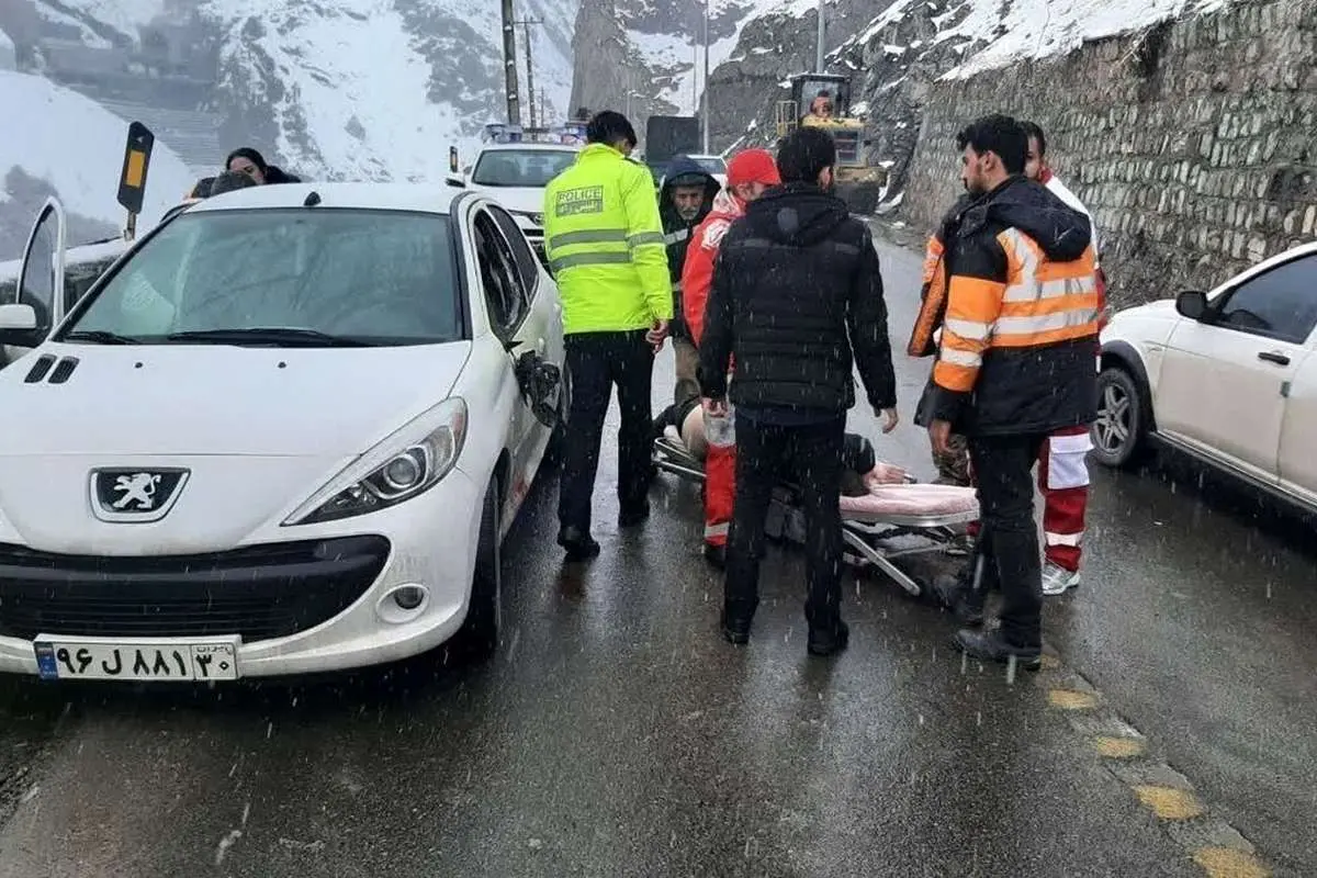 یک کشته در پی ریزش سنگ در جاده چالوس