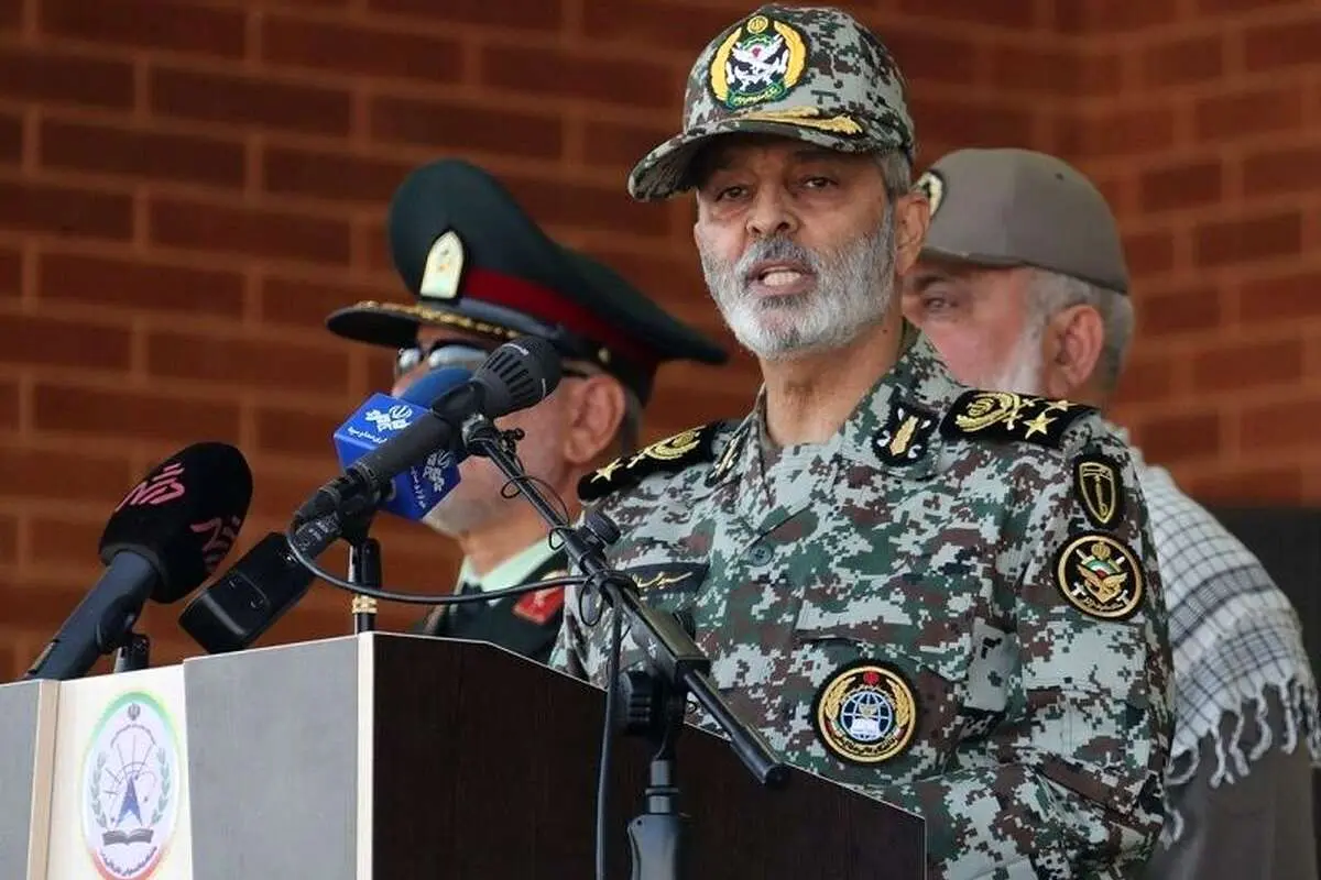 فرمانده کل ارتش: با پرتاب ۴ سنگ به آسمان ایران هوا برشان داشته است