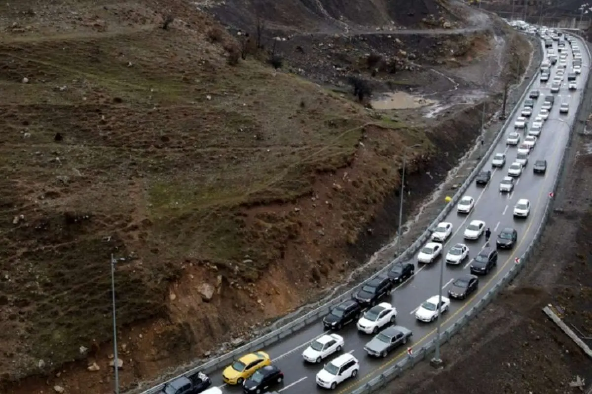 (عکس) «رودخانه کرج و جاده خاکی چالوس»؛ سال ۱۳۲۰