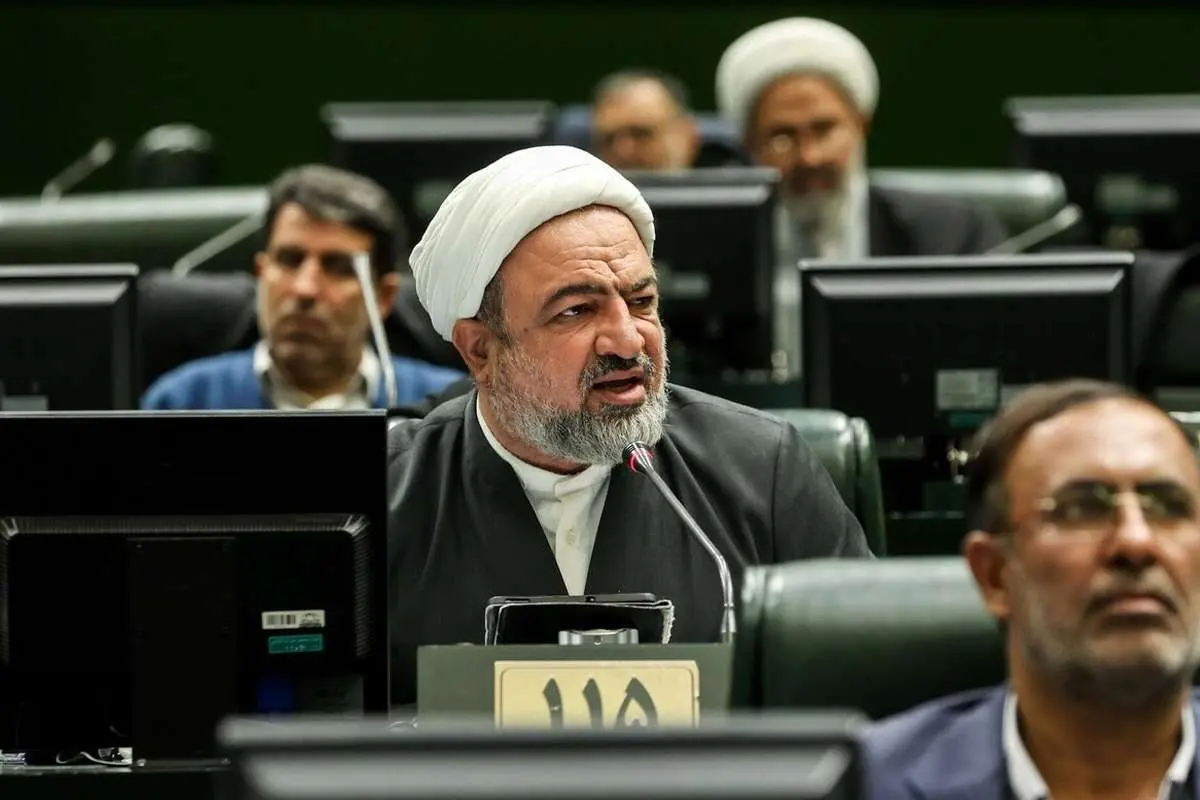 افزایش انتقادها از رسایی: او نماینده است یا بلاگر سیاسی پوپولیست؟