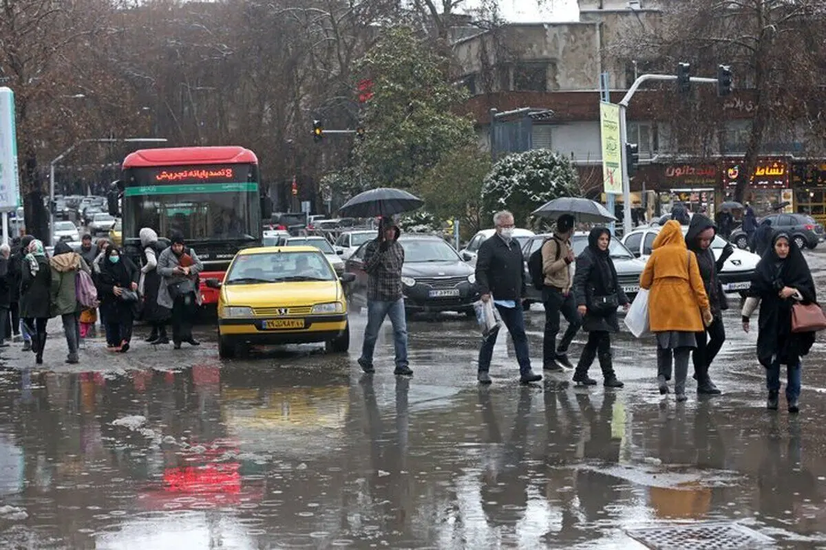دمای هوا سه درجه کاهش می‌یابد؛ برف و باران در راه تهران