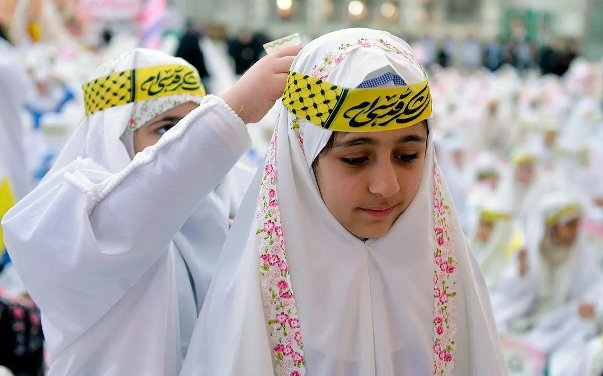 (تصاویر) مراسم جشن تکلیف دانش آموزان دختر در حرم امام خمینی