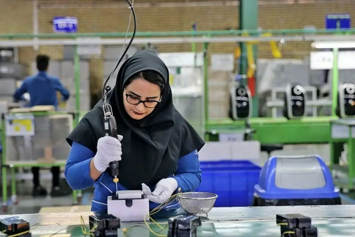 دستمزد ۱۴۰۴ کارگران؛ سیگنال تورم ۳۵ درصدی به خیابان آزادی
