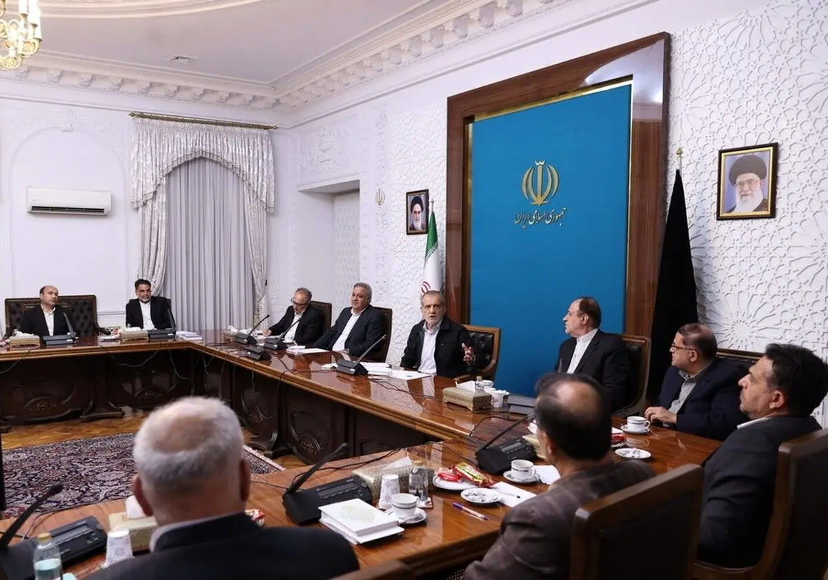 پزشکیان: استیضاح وزیر اقتصاد به بی‌ثباتی بازار دامن زد؛ تغییر آدم‌ها مشکلی را حل نمی‌کند
