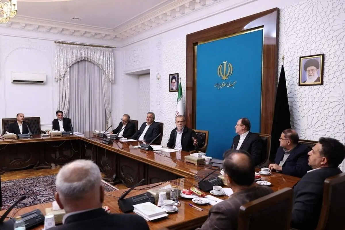 پزشکیان: استیضاح وزیر اقتصاد به بیثباتی بازار دامن زد؛ تغییر آدمها مشکلی را حل نمیکند