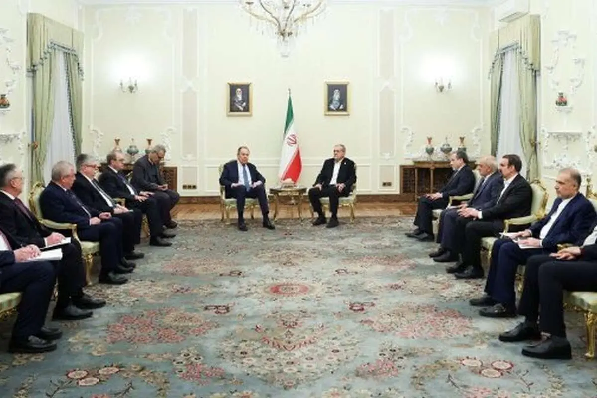 دیدار پزشکیان با وزیر امور خارجه روسیه